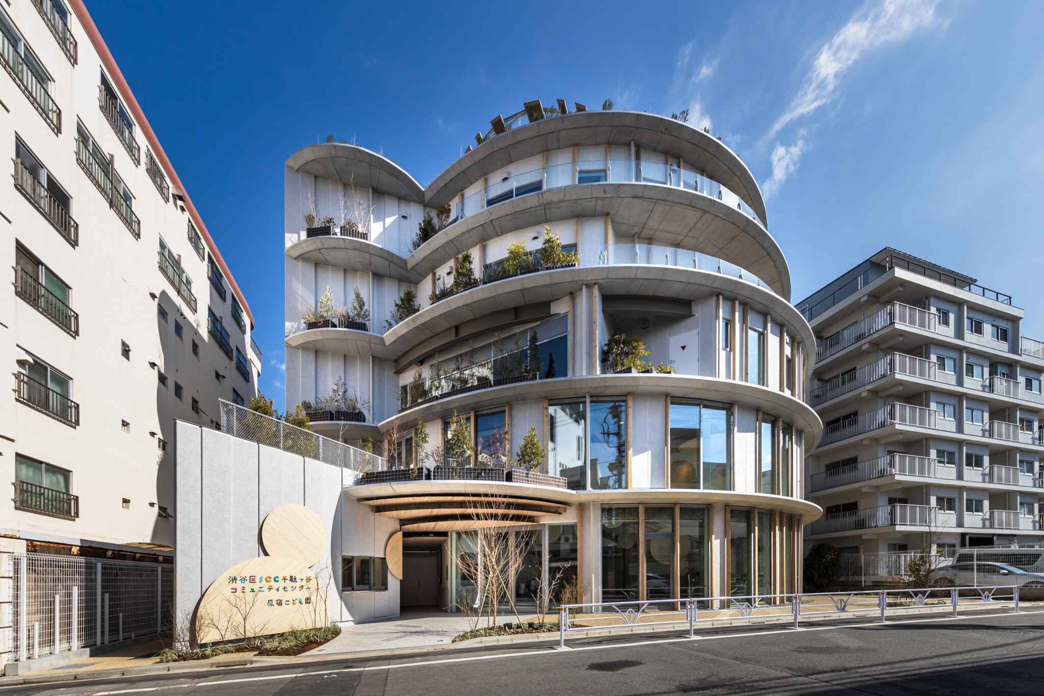 Shibuya SCC Sendagaya Community Center・Harajyuku Kindergarden | © Kawasumi・Kobayashi Kenji Photograph Office Shibuya SCC Sendagaya Community Center・Harajyuku Kindergarden | © Kawasumi・Kobayashi Kenji Photograph Office