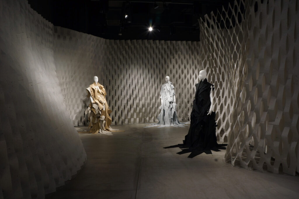Special Exhibition “Analogy of Couture – Constructing Garment / Knitting Architecture” | © IMT / KuRoKo inc.