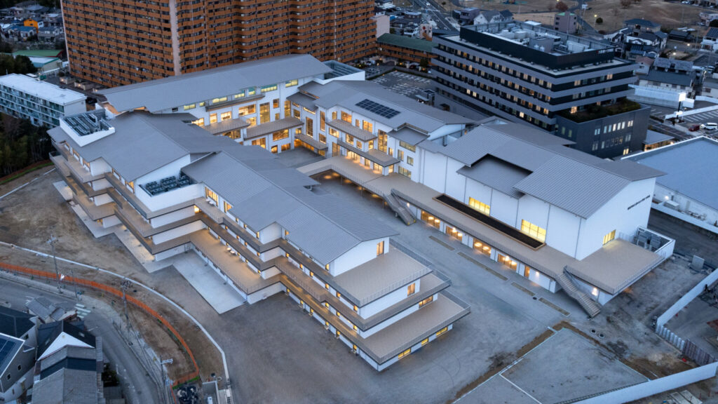 Nozomigaoka Elementary School and Junior High School | © Kawasumi・Kobayashi Kenji Photograph Office