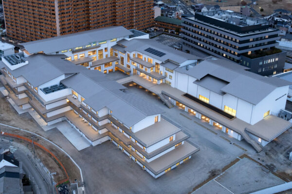 Nozomigaoka Elementary School and Junior High School (© Kawasumi・Kobayashi Kenji Photograph Office) Nozomigaoka Elementary School and Junior High School (© Kawasumi・Kobayashi Kenji Photograph Office)