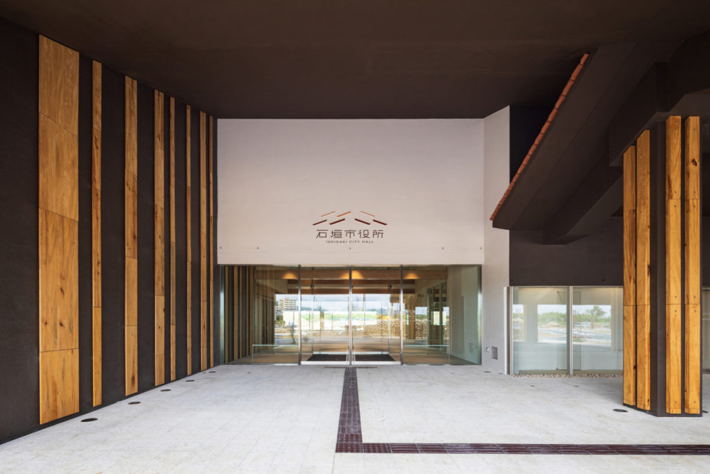Ishigaki City Hall | ©Kawasumi-Kobayashi Kenji Photograph Office