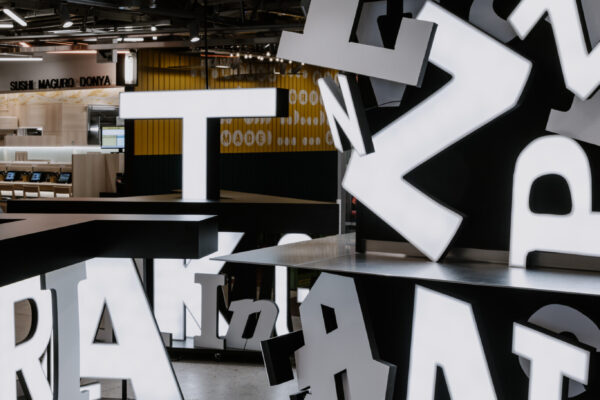 Harakado Talking Gorilla (© Keishin Horikoshi / SS)