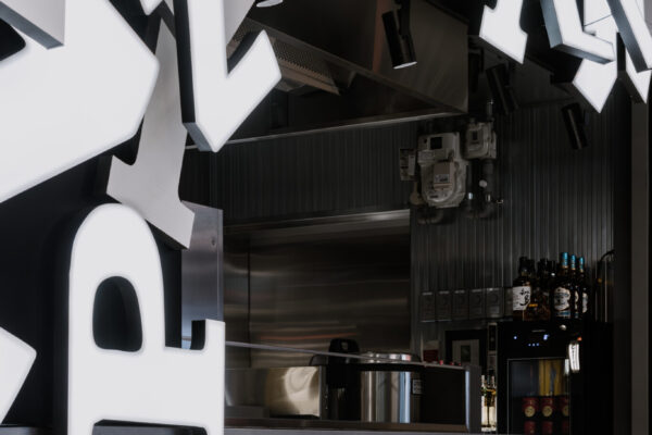 Harakado Talking Gorilla (© Keishin Horikoshi / SS)