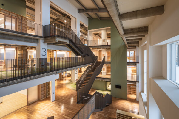 Nozomigaoka Elementary School and Junior High School (© Kawasumi・Kobayashi Kenji Photograph Office) Nozomigaoka Elementary School and Junior High School (© Kawasumi・Kobayashi Kenji Photograph Office)