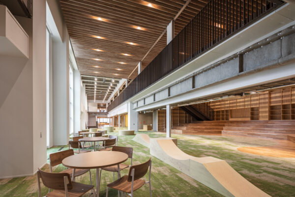 Nozomigaoka Elementary School and Junior High School (© Kawasumi・Kobayashi Kenji Photograph Office) Nozomigaoka Elementary School and Junior High School (© Kawasumi・Kobayashi Kenji Photograph Office)