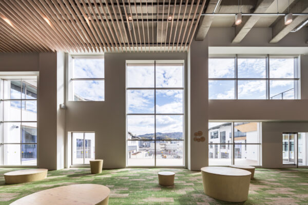 Nozomigaoka Elementary School and Junior High School (© Kawasumi・Kobayashi Kenji Photograph Office) Nozomigaoka Elementary School and Junior High School (© Kawasumi・Kobayashi Kenji Photograph Office)