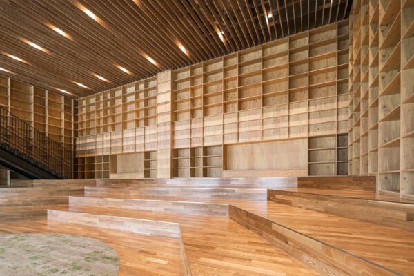 Nozomigaoka Elementary School and Junior High School (© Kawasumi・Kobayashi Kenji Photograph Office) Nozomigaoka Elementary School and Junior High School (© Kawasumi・Kobayashi Kenji Photograph Office)