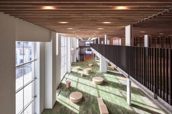 Nozomigaoka Elementary School and Junior High School (© Kawasumi・Kobayashi Kenji Photograph Office) Nozomigaoka Elementary School and Junior High School (© Kawasumi・Kobayashi Kenji Photograph Office)