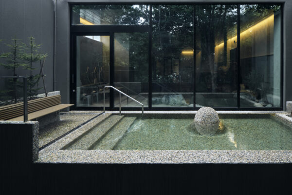 Kushiro Marsh Kayanuma Tourist Accommodation – Pon・Pon Yu (© Riko Okaniwa / Nippon Design Center, Inc) Kushiro Marsh Kayanuma Tourist Accommodation – Pon・Pon Yu (© Riko Okaniwa / Nippon Design Center, Inc)