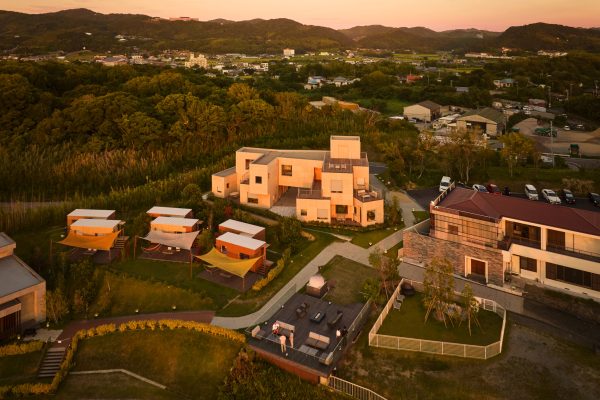 GFC Awajishima Grandesia – de Class Wood Villa (© Kawasumi・Kobayashi Kenji Photograph Office) GFC Awajishima Grandesia – de Class Wood Villa (© Kawasumi・Kobayashi Kenji Photograph Office)