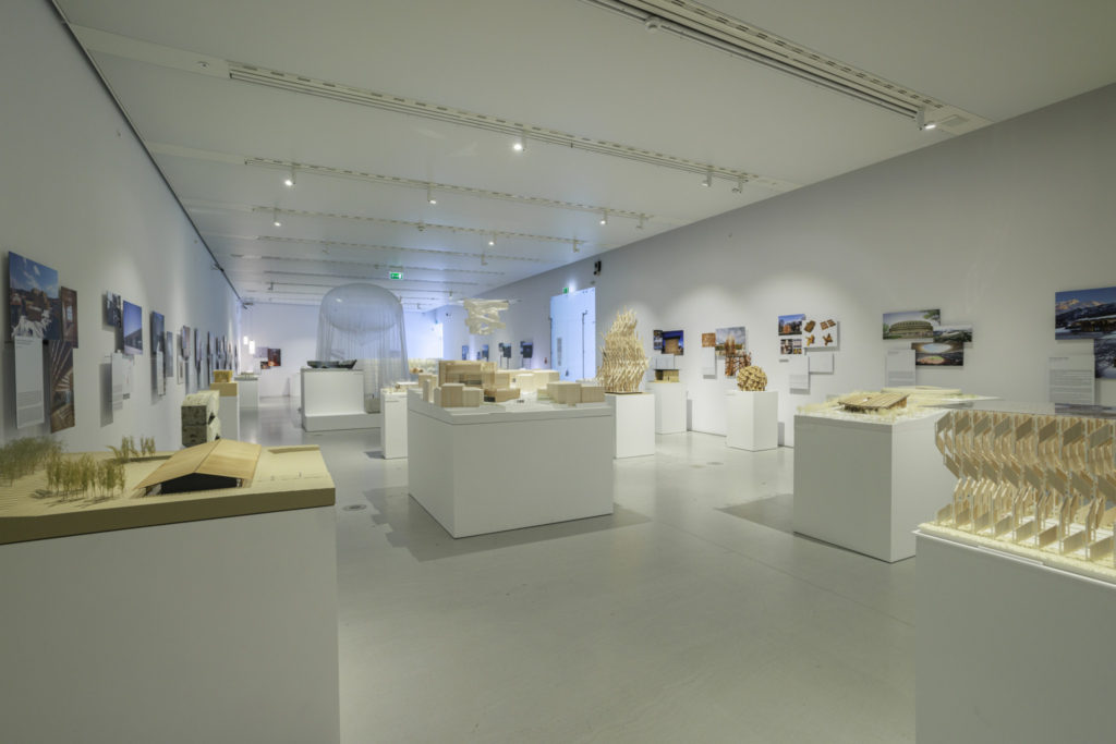 “Kengo Kuma, experimenting with Materials” Exhibition | © Kamil Krajewski