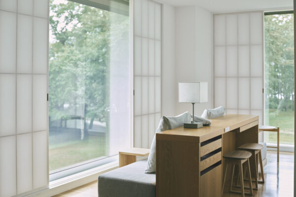 Kushiro Marsh Kayanuma Tourist Accommodation – Pon・Pon Yu (© Riko Okaniwa / Nippon Design Center, Inc) Kushiro Marsh Kayanuma Tourist Accommodation – Pon・Pon Yu (© Riko Okaniwa / Nippon Design Center, Inc)