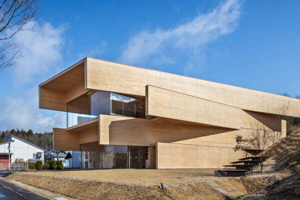 Kibi Kogen N Square | © Kawasumi・Kobayashi Kenji Photograph Office