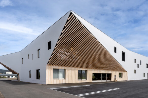 Higashikawa Town Community Plaza “Sorairo” | © Kotaro Imada