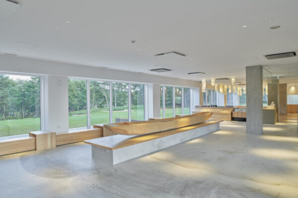 Kushiro Marsh Kayanuma Tourist Accommodation – Pon・Pon Yu (© Riko Okaniwa / Nippon Design Center, Inc) Kushiro Marsh Kayanuma Tourist Accommodation – Pon・Pon Yu (© Riko Okaniwa / Nippon Design Center, Inc)