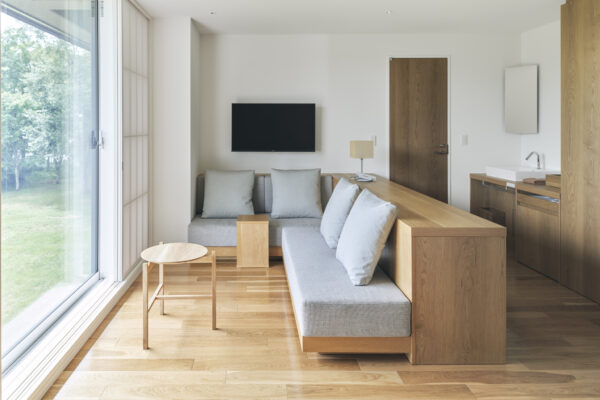 Kushiro Marsh Kayanuma Tourist Accommodation – Pon・Pon Yu (© Riko Okaniwa / Nippon Design Center, Inc) Kushiro Marsh Kayanuma Tourist Accommodation – Pon・Pon Yu (© Riko Okaniwa / Nippon Design Center, Inc)