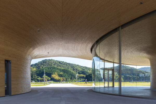 Mabi Reconstruction Disaster Prevention Park – Bamboo Gate (© Kawasumi・Kobayashi Kenji Photograph Office)