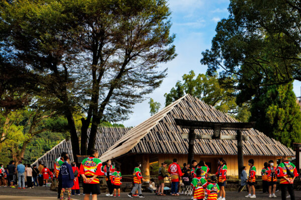 Aoi Aso Shrine / National Treasure Memorial Hall (© Masaki Hamada (kkpo)) Aoi Aso Shrine / National Treasure Memorial Hall (© Masaki Hamada (kkpo))