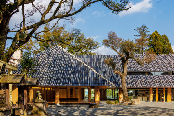 Aoi Aso Shrine / National Treasure Memorial Hall (© Masaki Hamada (kkpo)) Aoi Aso Shrine / National Treasure Memorial Hall (© Masaki Hamada (kkpo))