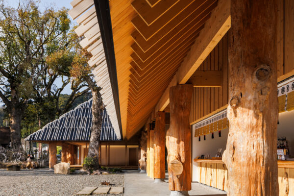 Aoi Aso Shrine / National Treasure Memorial Hall (© Masaki Hamada (kkpo)) Aoi Aso Shrine / National Treasure Memorial Hall (© Masaki Hamada (kkpo))