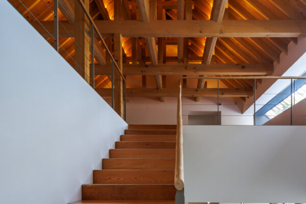 Aoi Aso Shrine / National Treasure Memorial Hall (© Masaki Hamada (kkpo)) Aoi Aso Shrine / National Treasure Memorial Hall (© Masaki Hamada (kkpo))