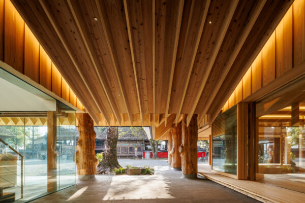 Aoi Aso Shrine / National Treasure Memorial Hall (© Masaki Hamada (kkpo)) Aoi Aso Shrine / National Treasure Memorial Hall (© Masaki Hamada (kkpo))