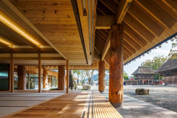 Aoi Aso Shrine / National Treasure Memorial Hall (© Masaki Hamada (kkpo)) Aoi Aso Shrine / National Treasure Memorial Hall (© Masaki Hamada (kkpo))