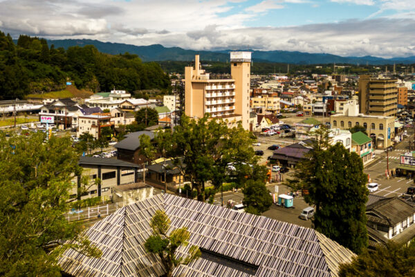 Aoi Aso Shrine / National Treasure Memorial Hall (© Masaki Hamada (kkpo)) Aoi Aso Shrine / National Treasure Memorial Hall (© Masaki Hamada (kkpo))