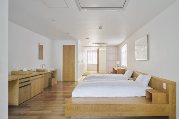 Kushiro Marsh Kayanuma Tourist Accommodation – Pon・Pon Yu (© Riko Okaniwa / Nippon Design Center, Inc) Kushiro Marsh Kayanuma Tourist Accommodation – Pon・Pon Yu (© Riko Okaniwa / Nippon Design Center, Inc)