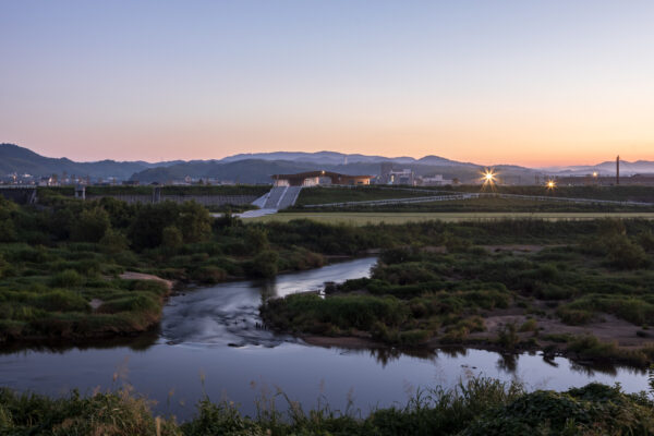 Mabi Reconstruction Disaster Prevention Park – Bamboo Gate (© Kawasumi・Kobayashi Kenji Photograph Office)