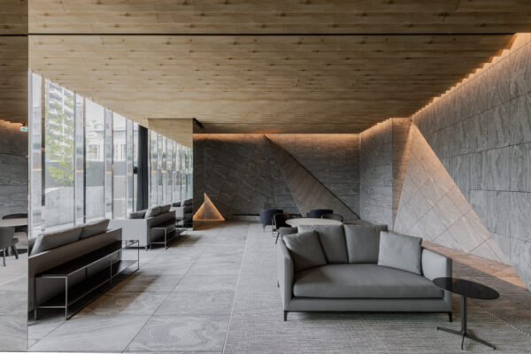 Branz Chiyoda Fujimi (©Keishin Horikoshi/SS) Branz Chiyoda Fujimi (©Keishin Horikoshi/SS)