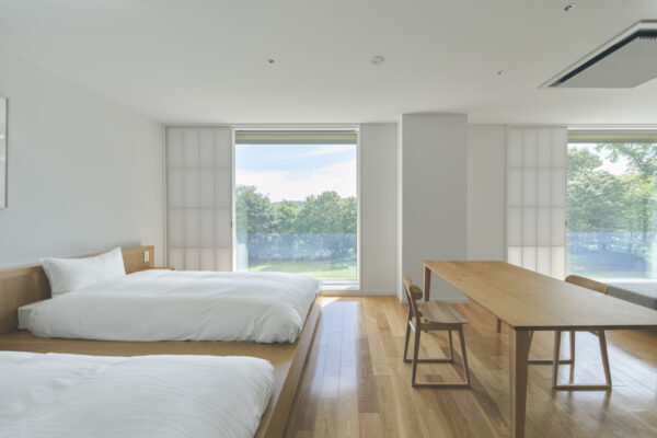 Kushiro Marsh Kayanuma Tourist Accommodation – Pon・Pon Yu (© Riko Okaniwa / Nippon Design Center, Inc) Kushiro Marsh Kayanuma Tourist Accommodation – Pon・Pon Yu (© Riko Okaniwa / Nippon Design Center, Inc)