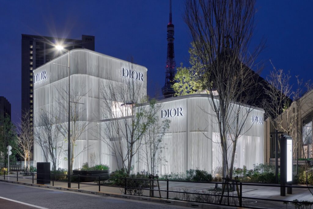 Dior Azabudai Hills (façade) | © Tomoyuki Kusunose