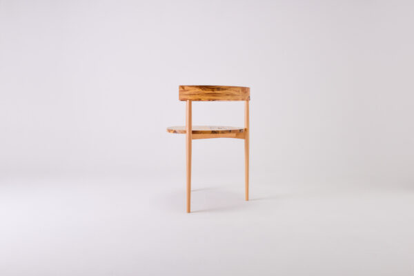 Akane (© ESTORAGE CO.,Ltd.)