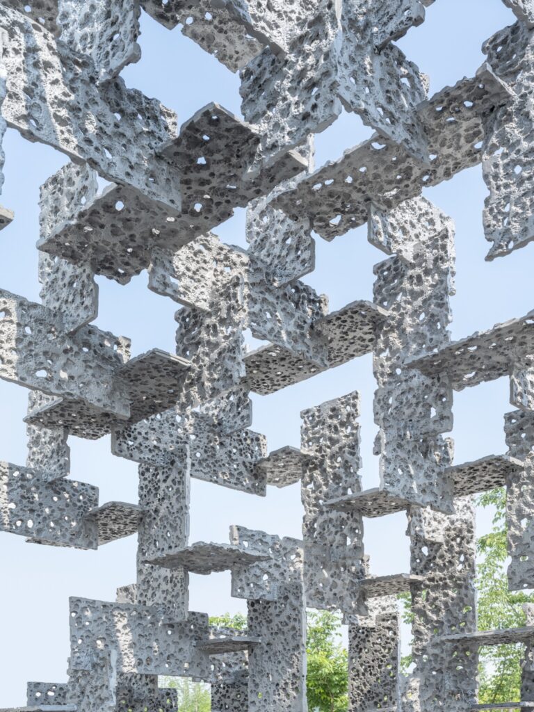 Cave of Light and Shadow | © Fangfang Tian