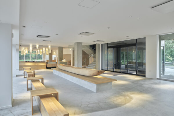 Kushiro Marsh Kayanuma Tourist Accommodation – Pon・Pon Yu (© Riko Okaniwa / Nippon Design Center, Inc) Kushiro Marsh Kayanuma Tourist Accommodation – Pon・Pon Yu (© Riko Okaniwa / Nippon Design Center, Inc)