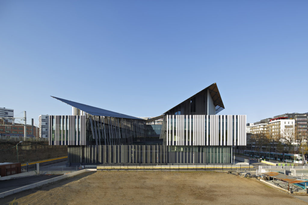 Entrepot Macdonald – Education and Sports Complex | ©Guillaume Satre