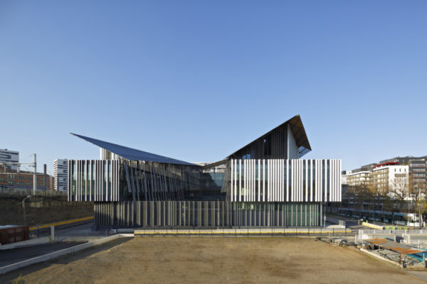 Entrepot Macdonald – Education and Sports Complex | ©Guillaume Satre
