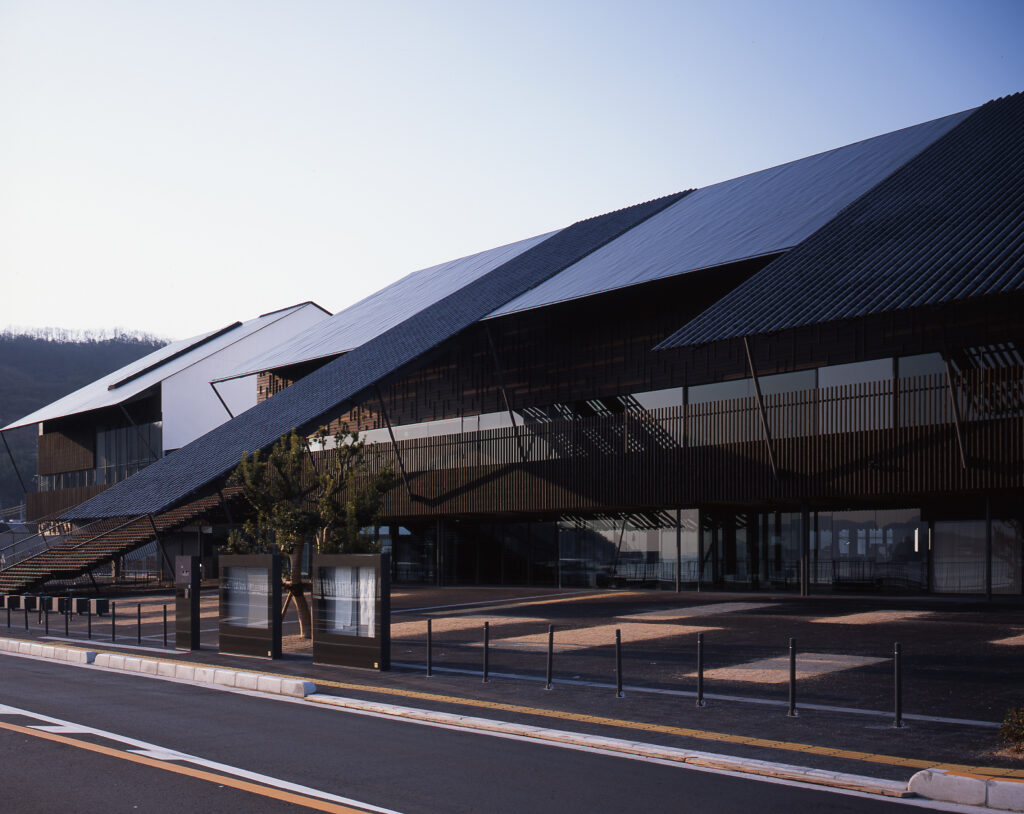 Kure City Ondo Civic Center | ©Mitsumasa Fujitsuka