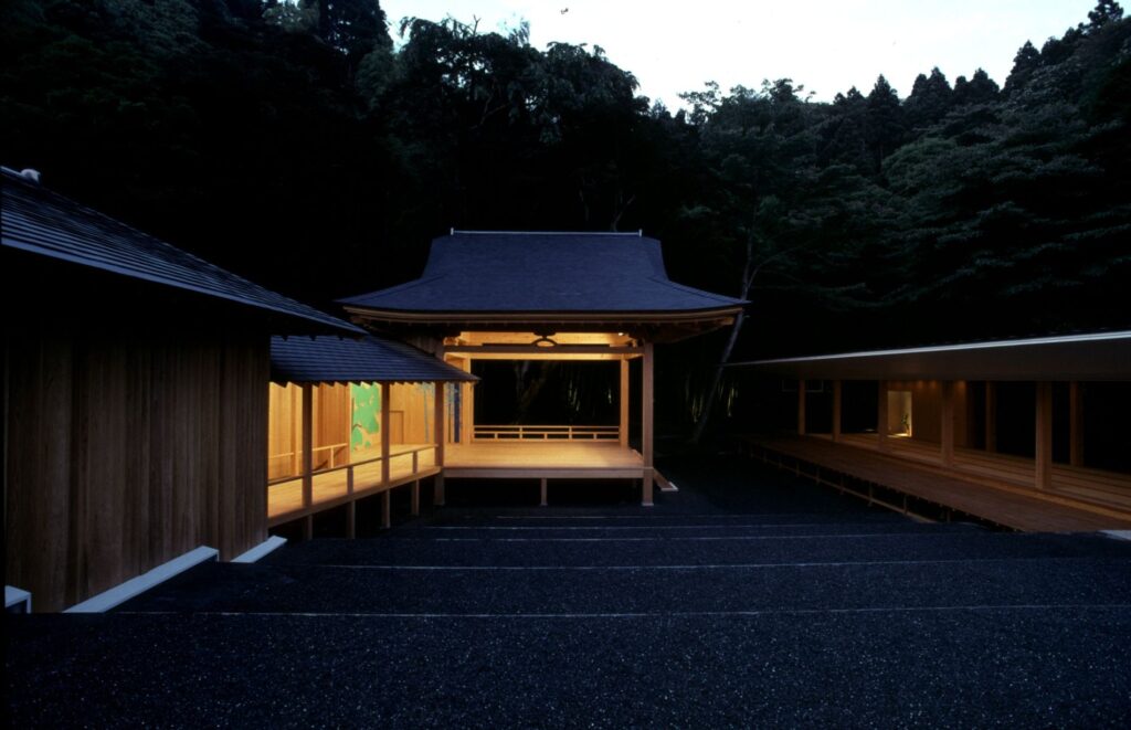 Noh Stage in the Forest | © Mitsumasa Fujitsuka