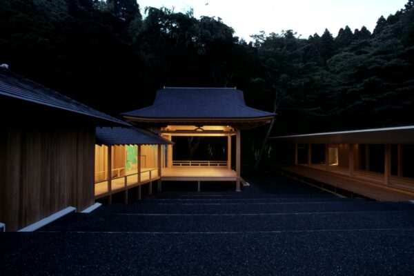Noh Stage in the Forest | © Mitsumasa Fujitsuka
