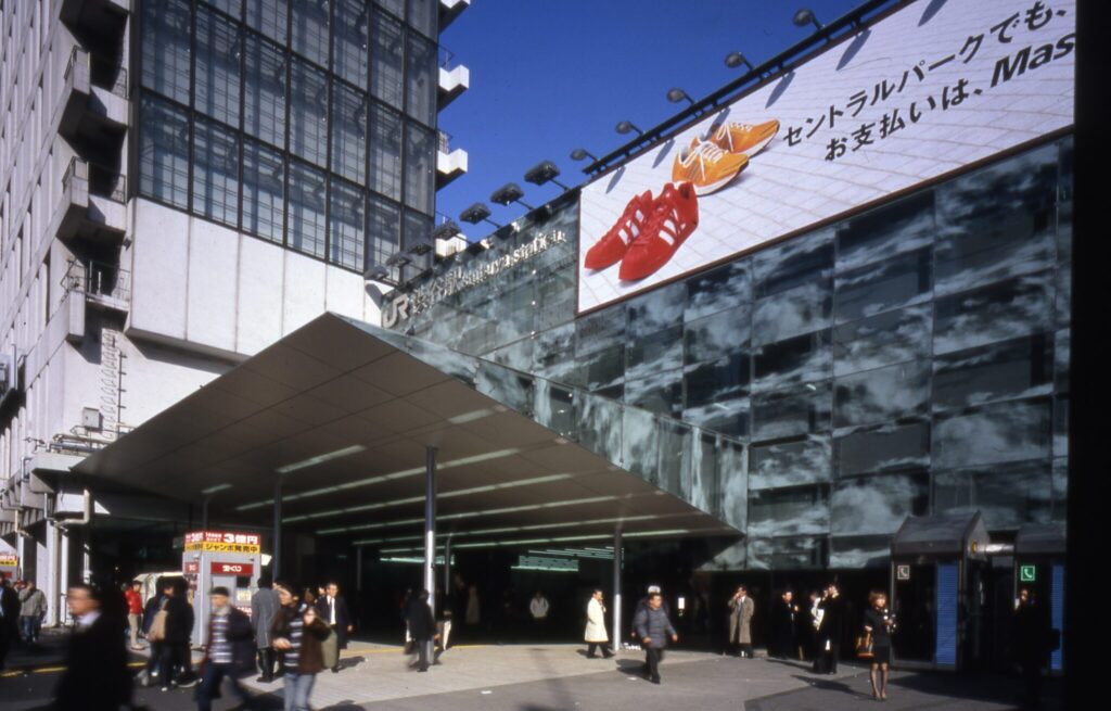 JR Shibuya Station Façade Renovation | © Daici Ano