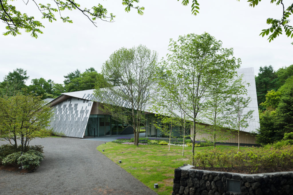 Stone Roof | ©Takumi Ota